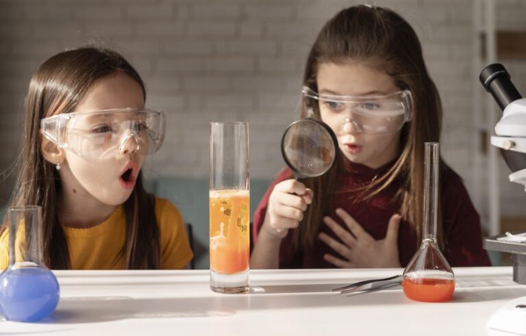 medium-shot-girls-wearing-goggles